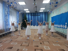 Воспитанницы нашего детского сада приняли участие в конкурсе" Рождественское чудо" Воспитанницы нашего детского сада приняли участие в конкурсе" Рождественское чудо".